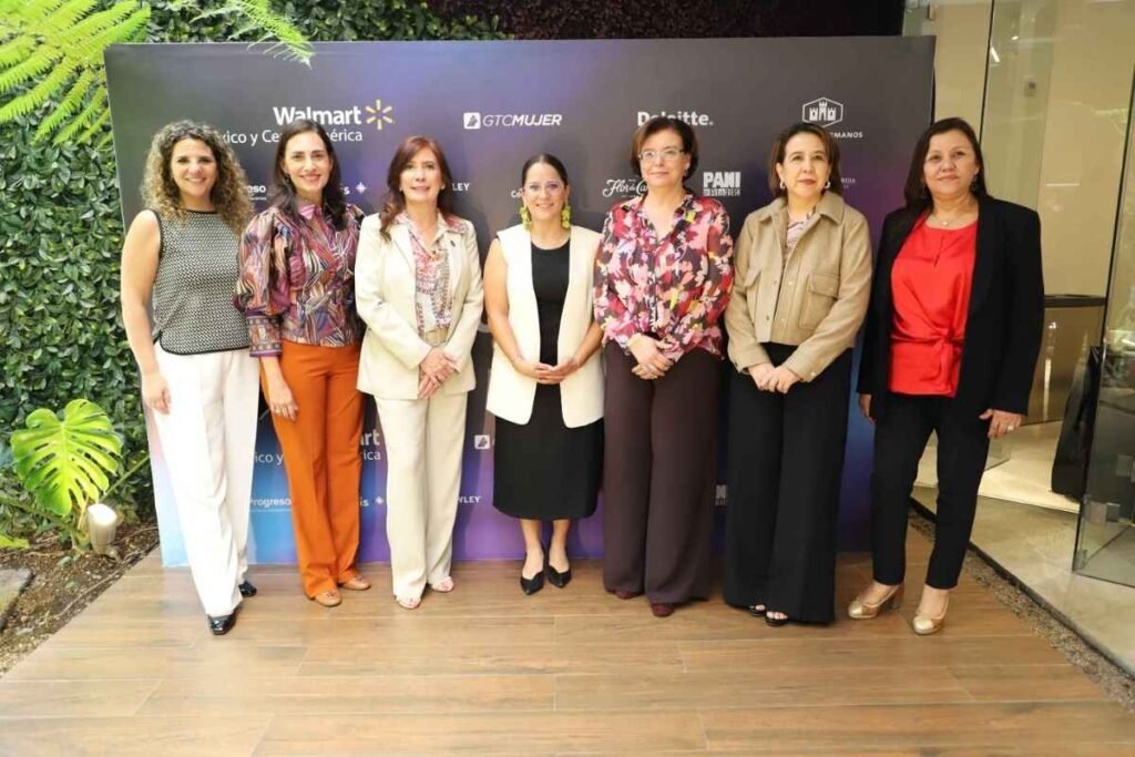 Mujeres al frente del comercio internacional: AGEXPORT celebra su liderazgo en el sector exportador