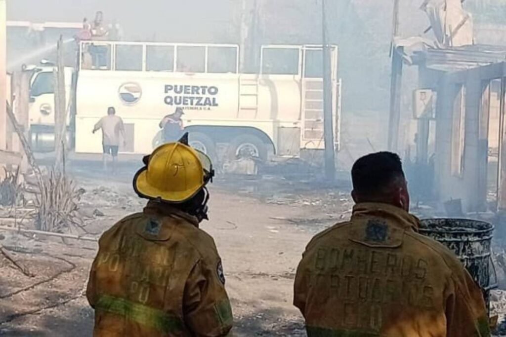 Tragedia en El Paredón: incendio consume locales comerciales y viviendas