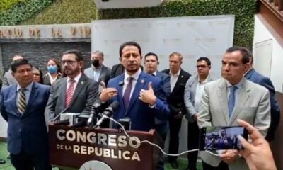 Presidente del Congreso defiende aumento salarial y critica opositores