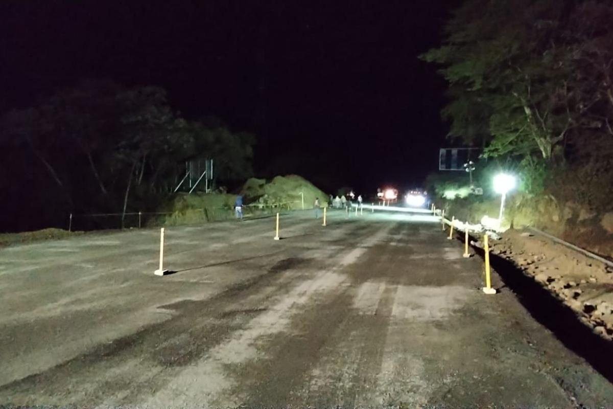 Reabren paso en kilómetro 44 con restricciones tras 72 horas de trabajos