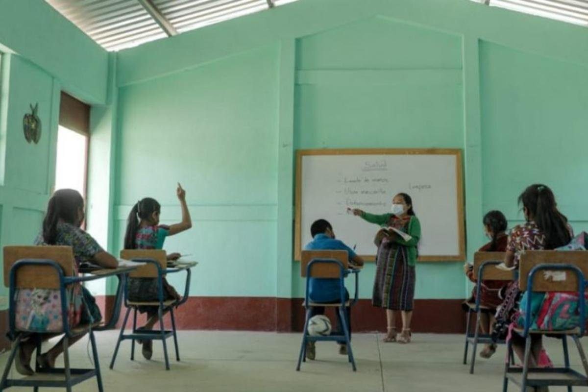 Regreso a clases tras incendio en vertedero de AMSA