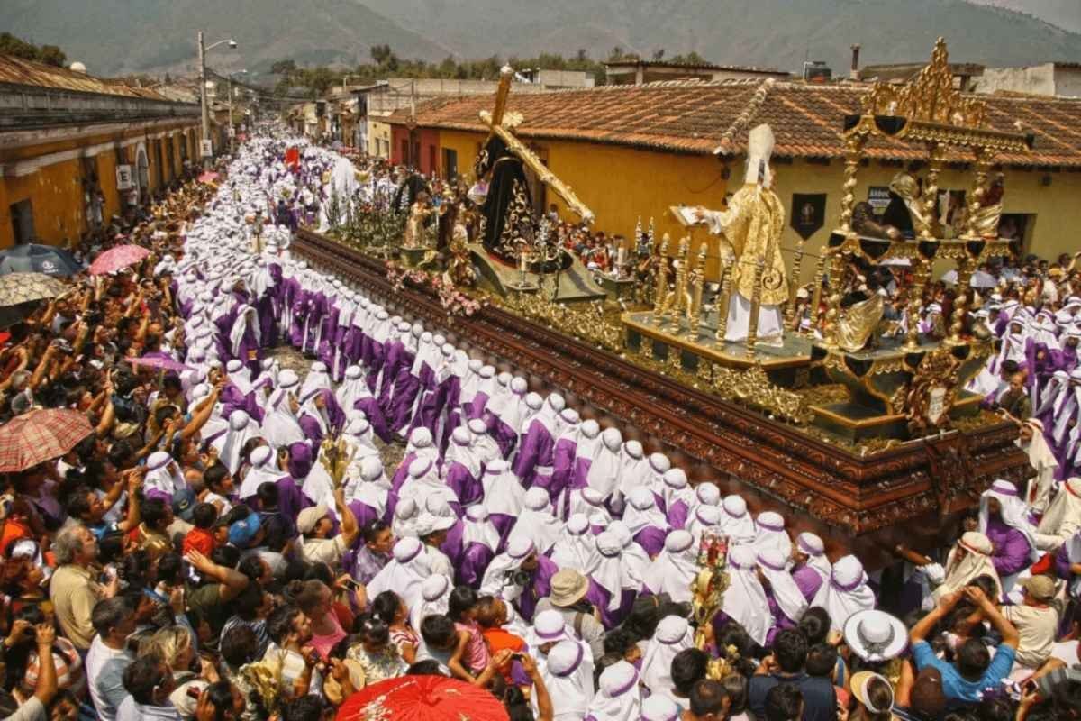 Semana Santa 2025 Antigua Guatemala regula venta ambulante en procesiones