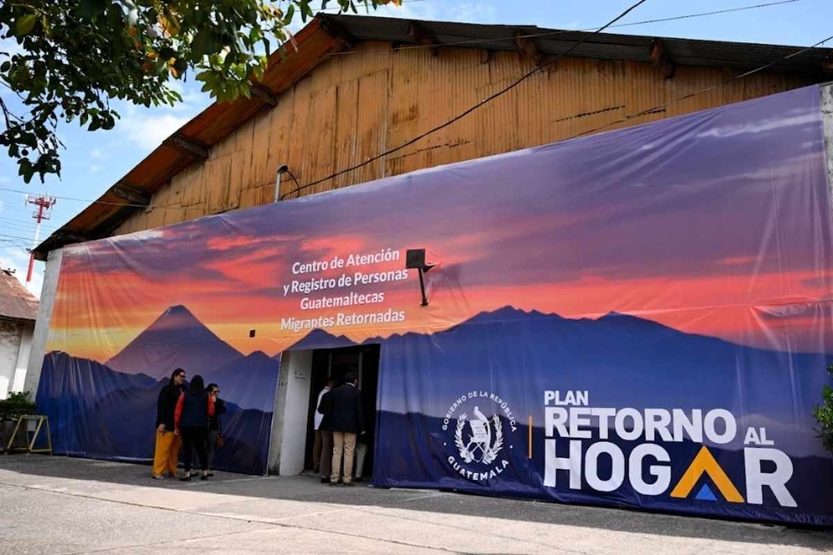 Guatemala abre centro de atención para migrantes deportados