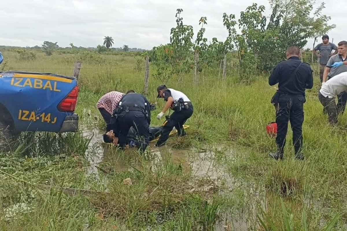 Accidente en Petén deja un agente fallecido y seis heridos tras choque entre patrulla y tráiler