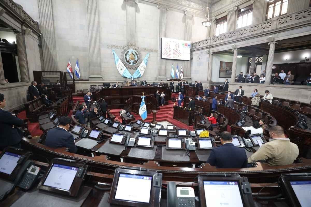 Diputados del Congreso reciben Bono 14 con aumento incluido