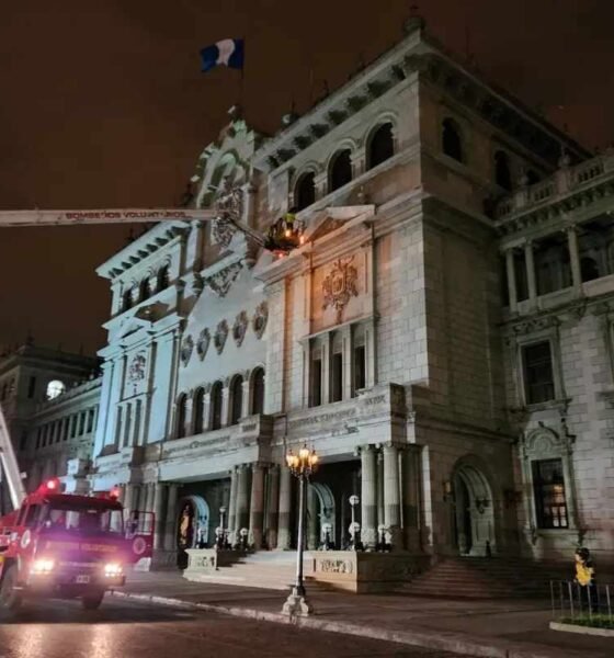Rescate en la cornisa así salvaron a un hombre en el Palacio Nacional