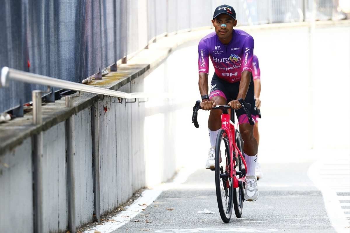 Sergio Chumil mantiene el paso en la Vuelta a España 2025 tras completar la tercera etapa