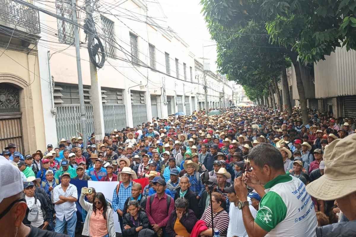 Veteranos militares marchan sin respaldo político para exigir ampliación de beneficios