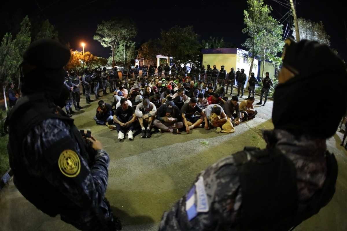 Consignan a 10 guardias penitenciarios