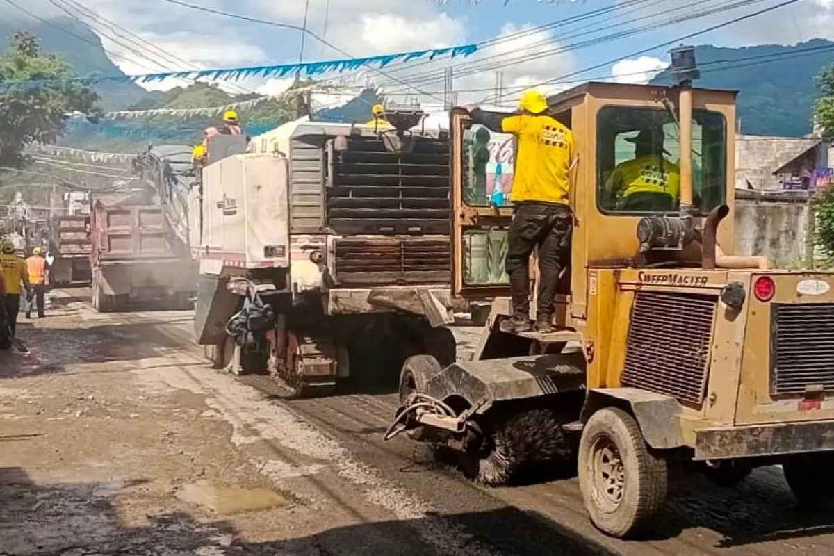 Reparación vial en carretera a El Salvador trabajos de bacheo entre el km 25 y 26