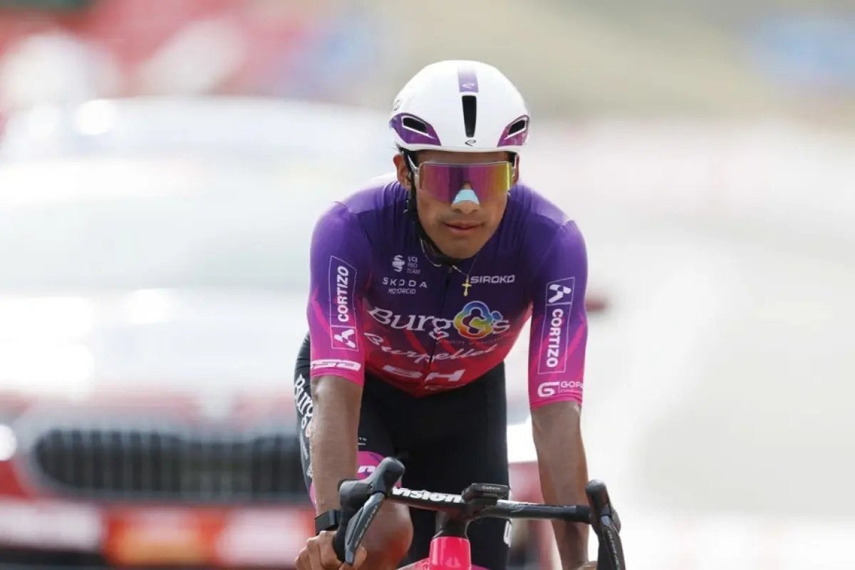 Sergio Chumil resiste en la Vuelta a España pese a terminar último en la etapa 13