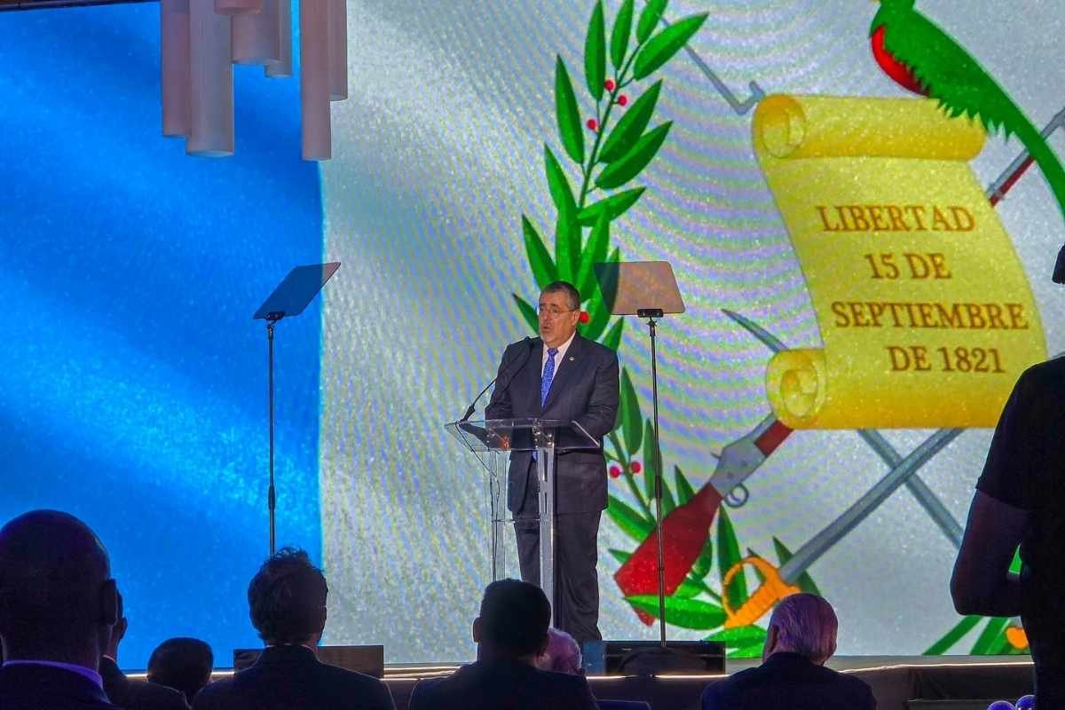 Arévalo reaparece sin medidas claras tras fuga de 20 reos del Barrio 18