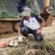 Avanza instalación del muro de contenedores en la ruta a El Salvador para contener nuevos derrumbes