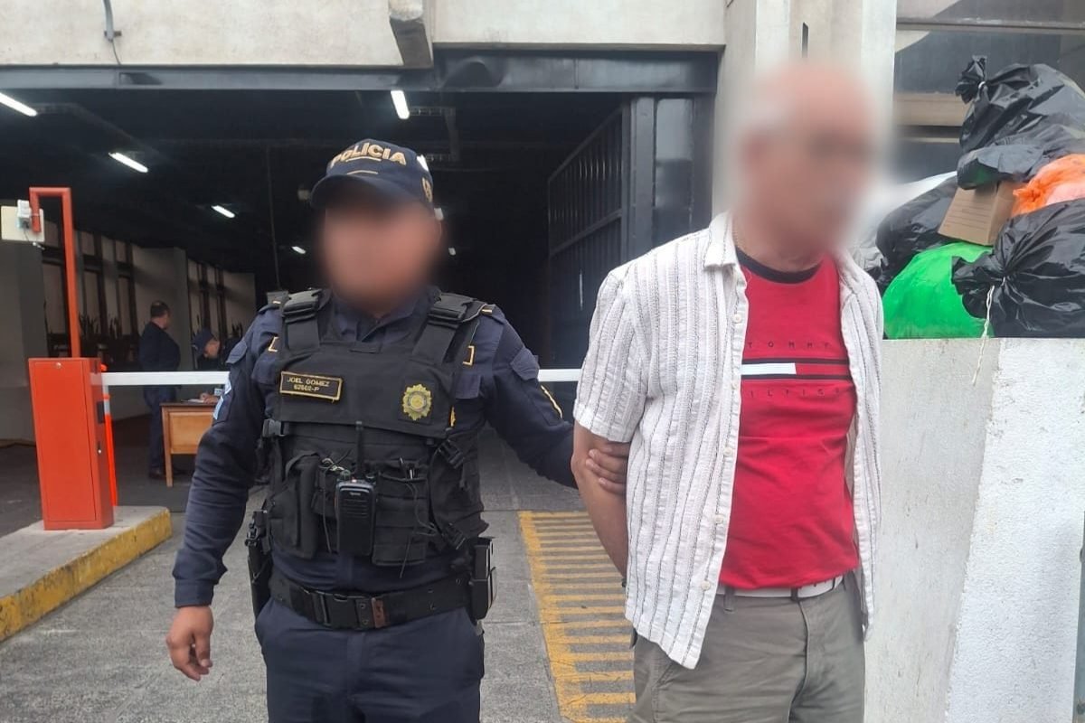 Conductor solicita al Inacif evaluar la salud de motorista atropellado en zona 9