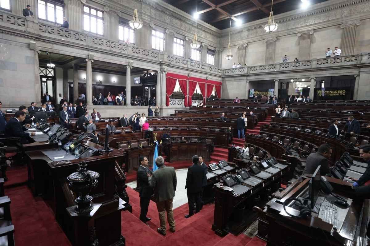 Congreso mantiene propuesta de aumento salarial para diputados en presupuesto 2026