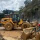 Derrumbe en km 24 de Carretera a El Salvador cuarto día de trabajos y zona de riesgo hasta el km 25.5