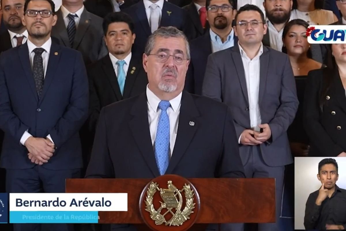 Arévalo adopta un tono de autodefensa política en cadena nacional ante la creciente crisis institucional