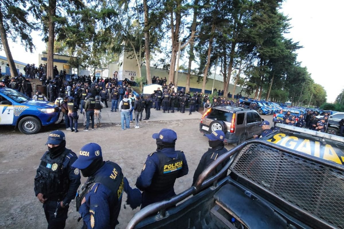 Capturan a 23 guardias y giran orden de captura contra exministro de Gobernación por fuga en Fraijanes II