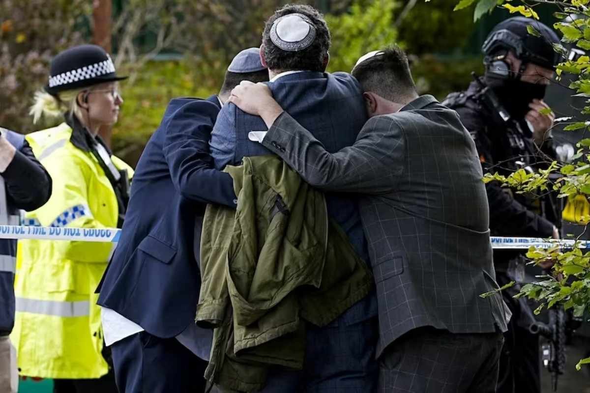 Embajada de Israel en Reino Unido condena ataque en sinagoga durante Yom Kippur