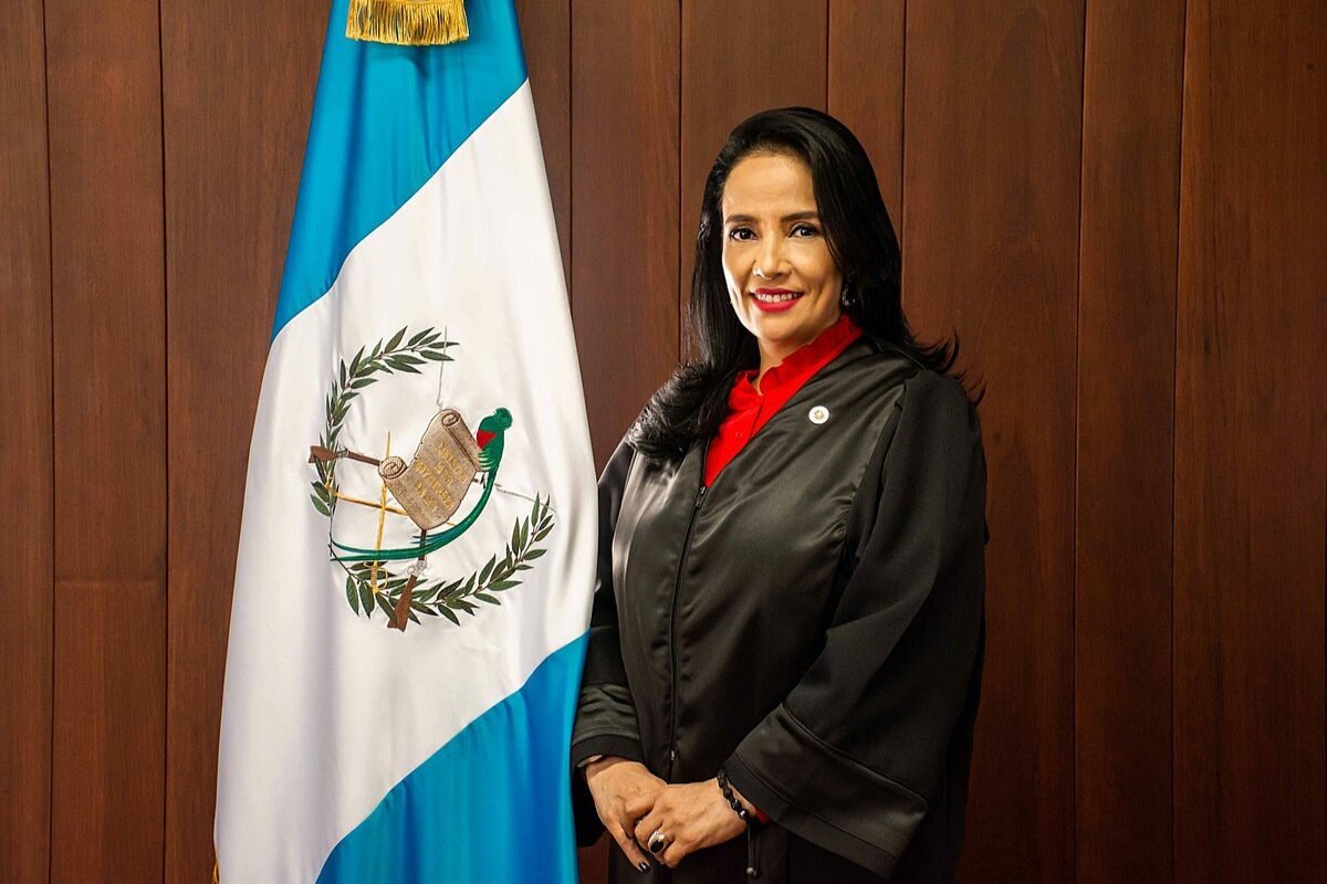 Leyla Lemus defiende la supremacía constitucional y la independencia judicial