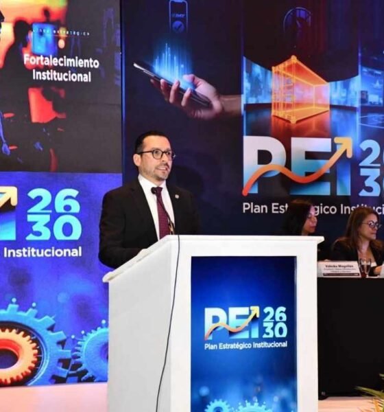 SAT busca modernizar su gestión y elevar la carga tributaria al 12.7% del PIB para 2030
