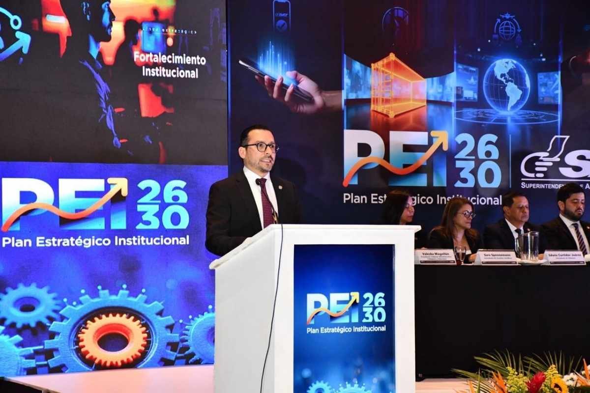 SAT busca modernizar su gestión y elevar la carga tributaria al 12.7% del PIB para 2030