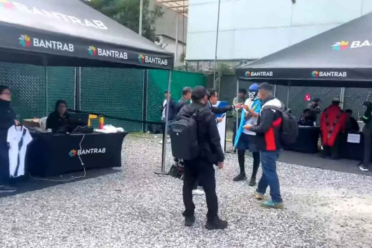 Fanáticos acampan cuatro días para conseguir boleto y desata la fiebre Azul y Blanco rumbo al Mundial 2026