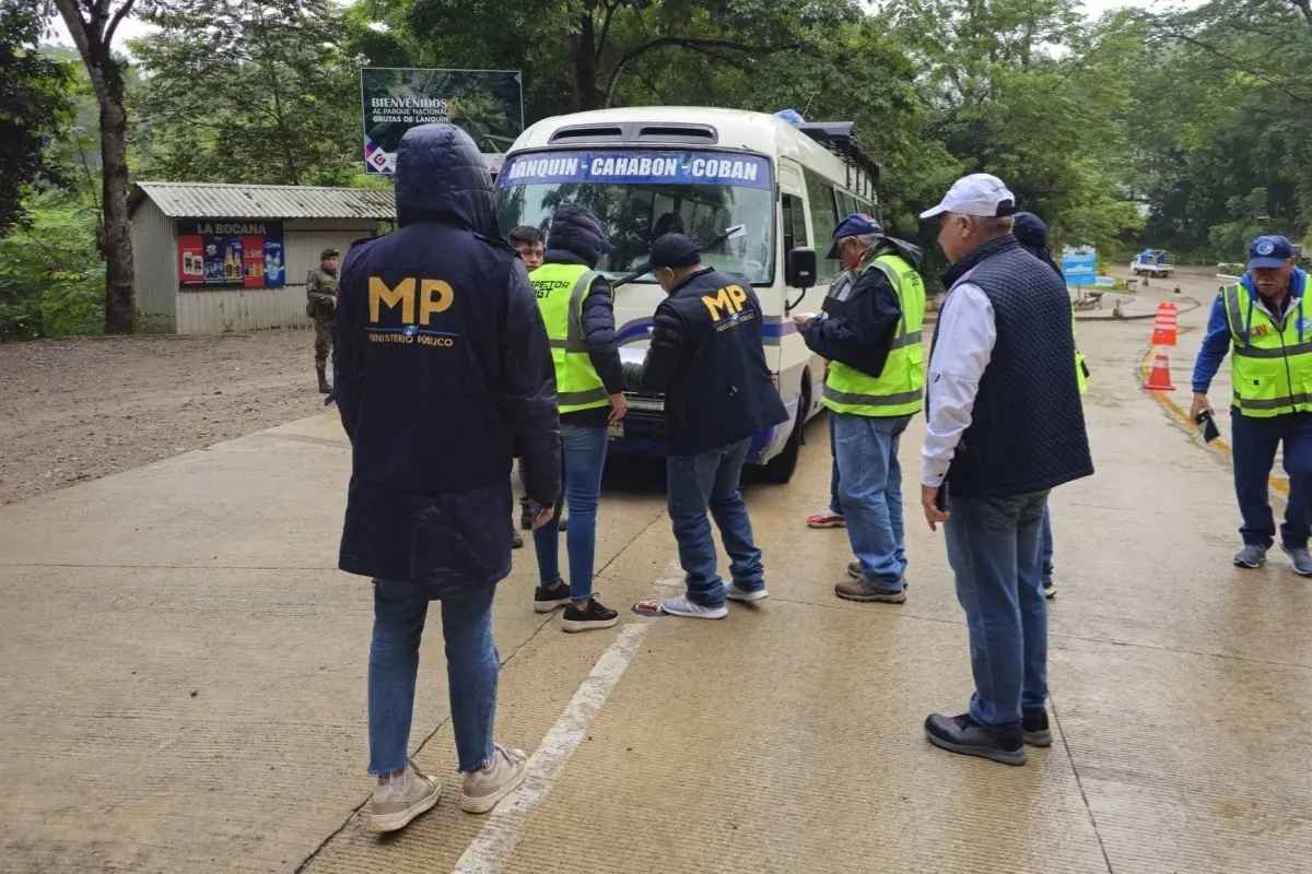 Multan a transporte turístico rumbo a Semuc Champey