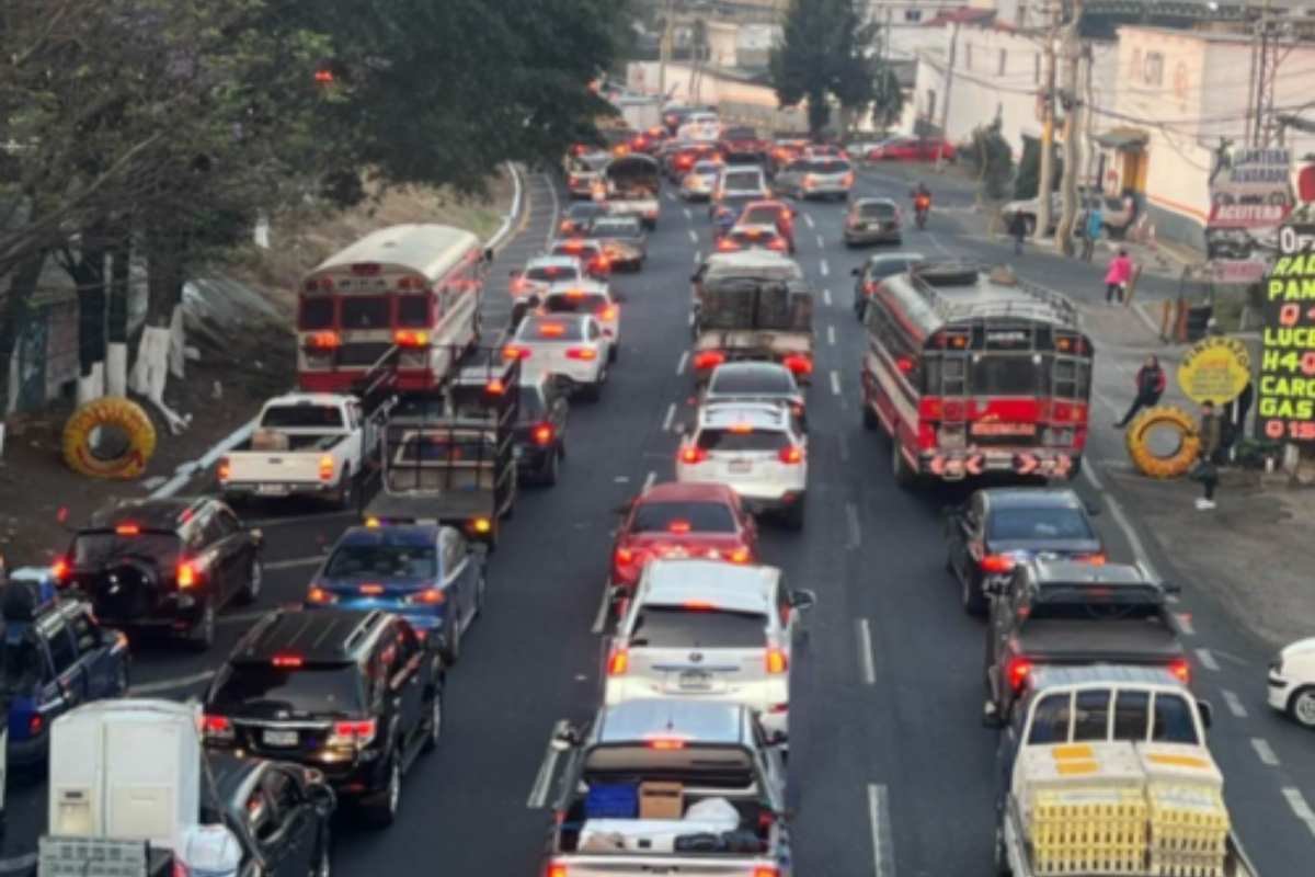 Tráfico aumentará por convivios, pagos y Black Friday este viernes en la capital