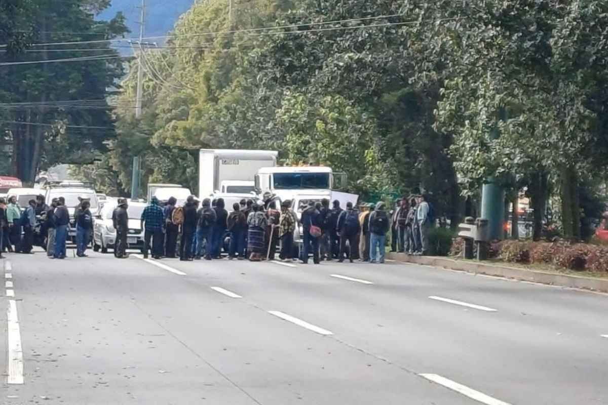 Veteranos mantendrán bloqueos indefinidos