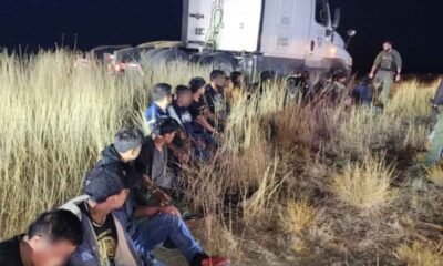 Detectan a 23 migrantes ocultos en la cabina de un camión en Texas