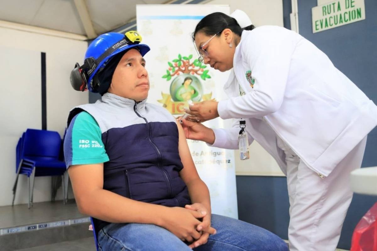 IGSS insta a la población a vacunarse contra la influenza ante incremento de enfermedades respiratorias